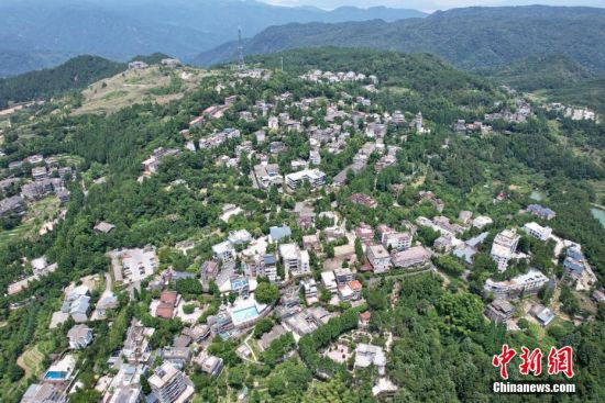 图为空中俯瞰现在的鼓岭。(无人机照片)中新社记者 王东明 摄