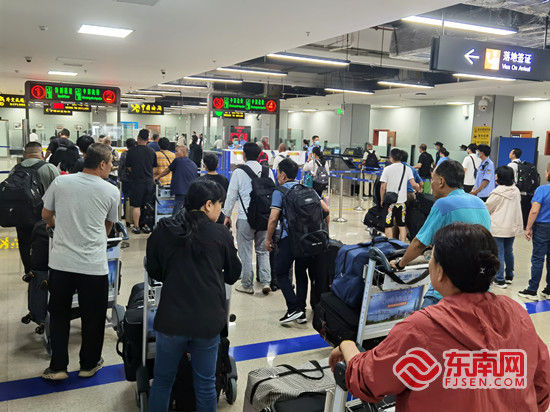 泉金客运码头查验现场 吴文鑫 摄 泉金客运码头查验现场 吴文鑫 摄