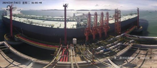 图为30万吨级马绍尔群岛籍“基斯诺斯”轮安全靠泊福建漳州古雷口岸海腾码头。漳州边检站供图