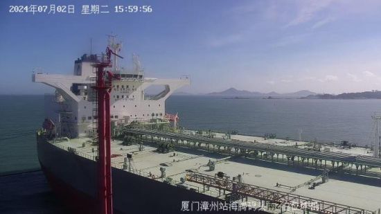 图为30万吨级马绍尔群岛籍“基斯诺斯”轮安全靠泊福建漳州古雷口岸海腾码头。漳州边检站供图