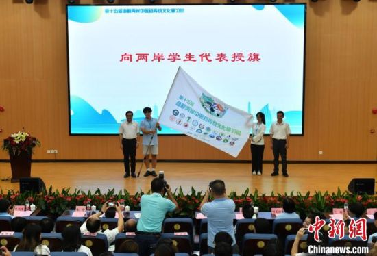 7月6日，第十五届海峡两岸中医药传统文化研习营在福建中医药大学开营。吕明 摄