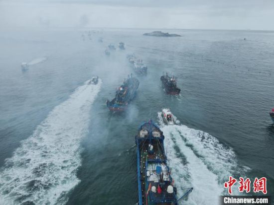16日，“耕海牧渔 福见扬帆”2024年福建省开海文化季(莆田主会场)在南日岛启动。秀屿区委宣传部供图