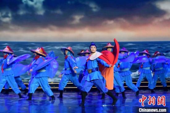 图为情景歌舞剧《丝路梦寻》表演。中新社记者 吕明 摄