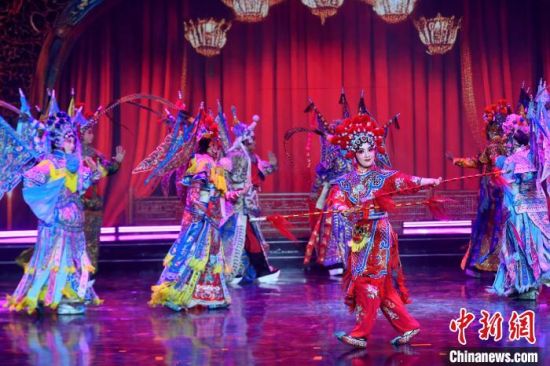 图为闽剧表演。中新社记者 吕明 摄