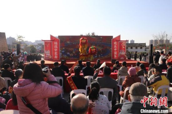 图为2025年“我们的节日·春节”晋安区主场新店镇专场活动暨“传承闽都文化——新店镇非遗集中展示活动”现场。林珊 摄