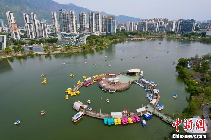 福建福州：民众户外乐享清明假期